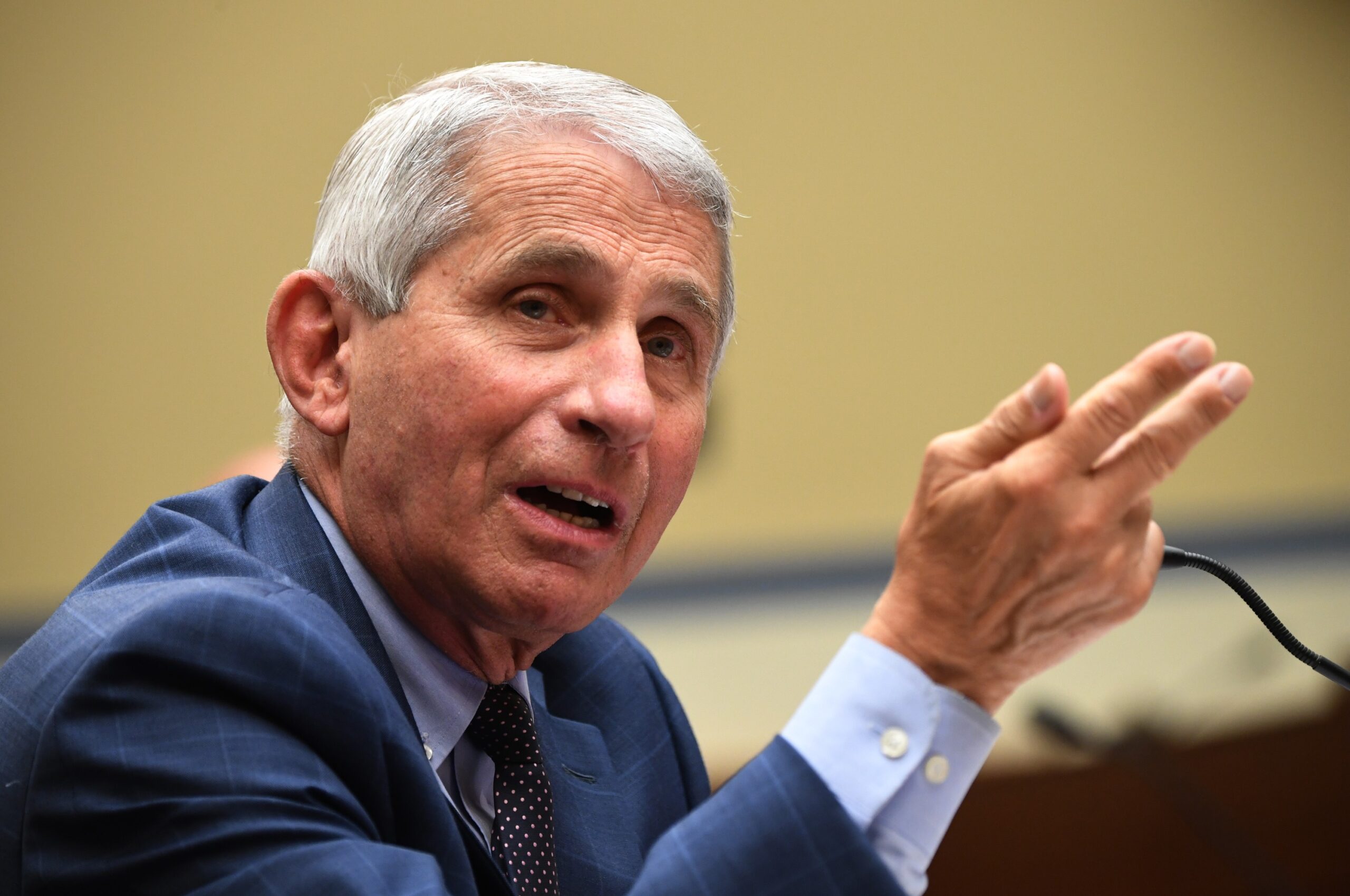 Fauci: Early COVID-19 vaccines will only prevent symptoms, not block infection