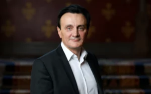 AstraZeneca boss: Booster jabs for all “not a good use” of taxpayer money