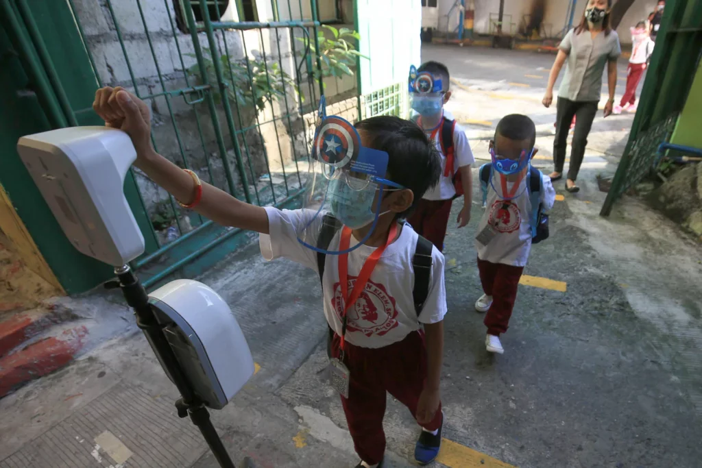 DepEd allows optional wearing of face masks in classrooms